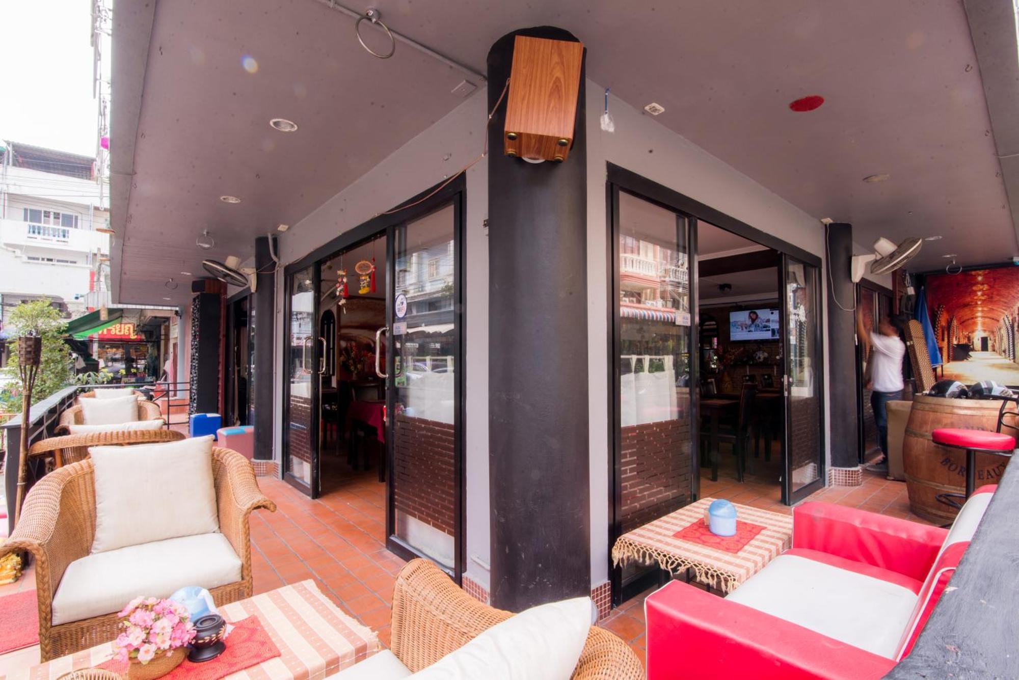 De Apartment Pattaya Exterior photo